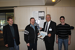 Von links: Peter Ring (Stadtverwaltung Lahnstein), Manfred Pöpping (Leiter des Servicecenters), Hans Peter Göderz (SiXFORM GmbH) und Patrick Reiss (Mitarbeiter des städtischen Servicecenters)